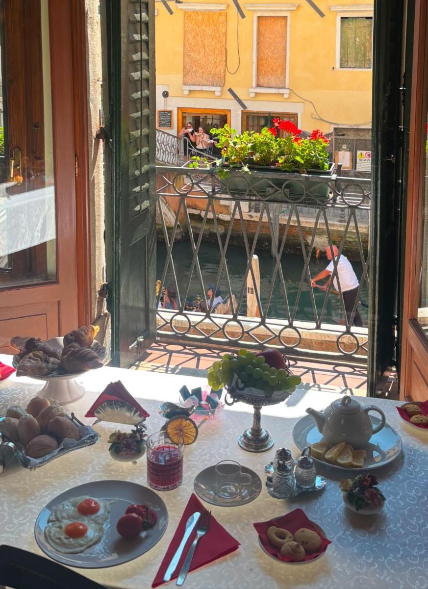 Couette-café Luxury San Firmino Canal View Venise