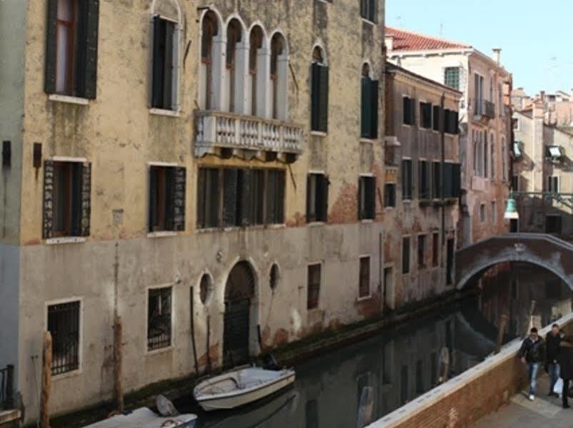 Couette-café Luxury San Firmino Canal View Venise